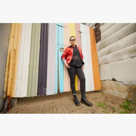 Dr. Martens Women's 1460 Pascal Boot in Black.  Sz: 6 - Picture 4 of 13